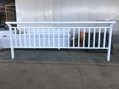 優(yōu)質(zhì)的鋅鋼護(hù)欄給人們生活帶來(lái)方便